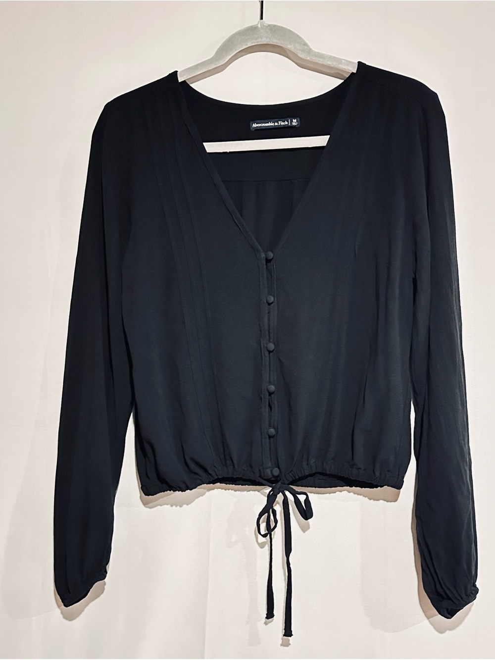 Abercrombie & Fitch Black Long-Sleeve Button-Front Tie Hem Blouse